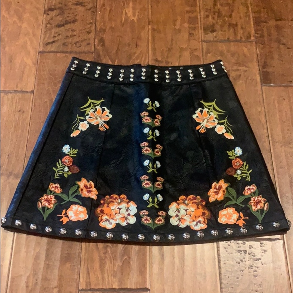 Signature Eight faux leather skirt